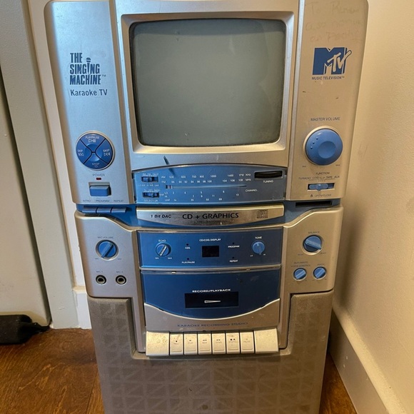MTV Karaoke And AIWA Radio - Picture 1 of 2